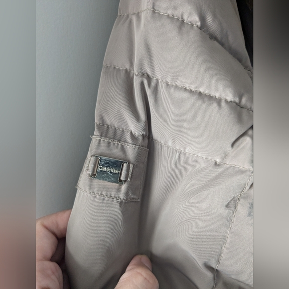 Calvin Klein Puffer Jacket Beige Taupe Fitted Faux Fur Hoodie Size S - Picture 4 of 8